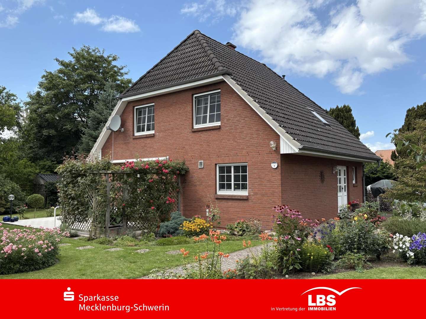 Titelbild Titelbild - Einfamilienhaus in 19069 Zickhusen mit 115m² kaufen