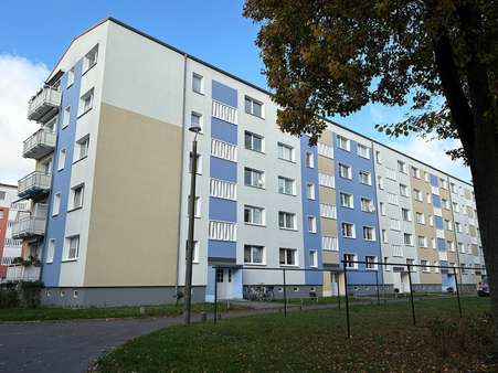 Hausansicht Eingang - Etagenwohnung in 19057 Schwerin mit 98m² kaufen