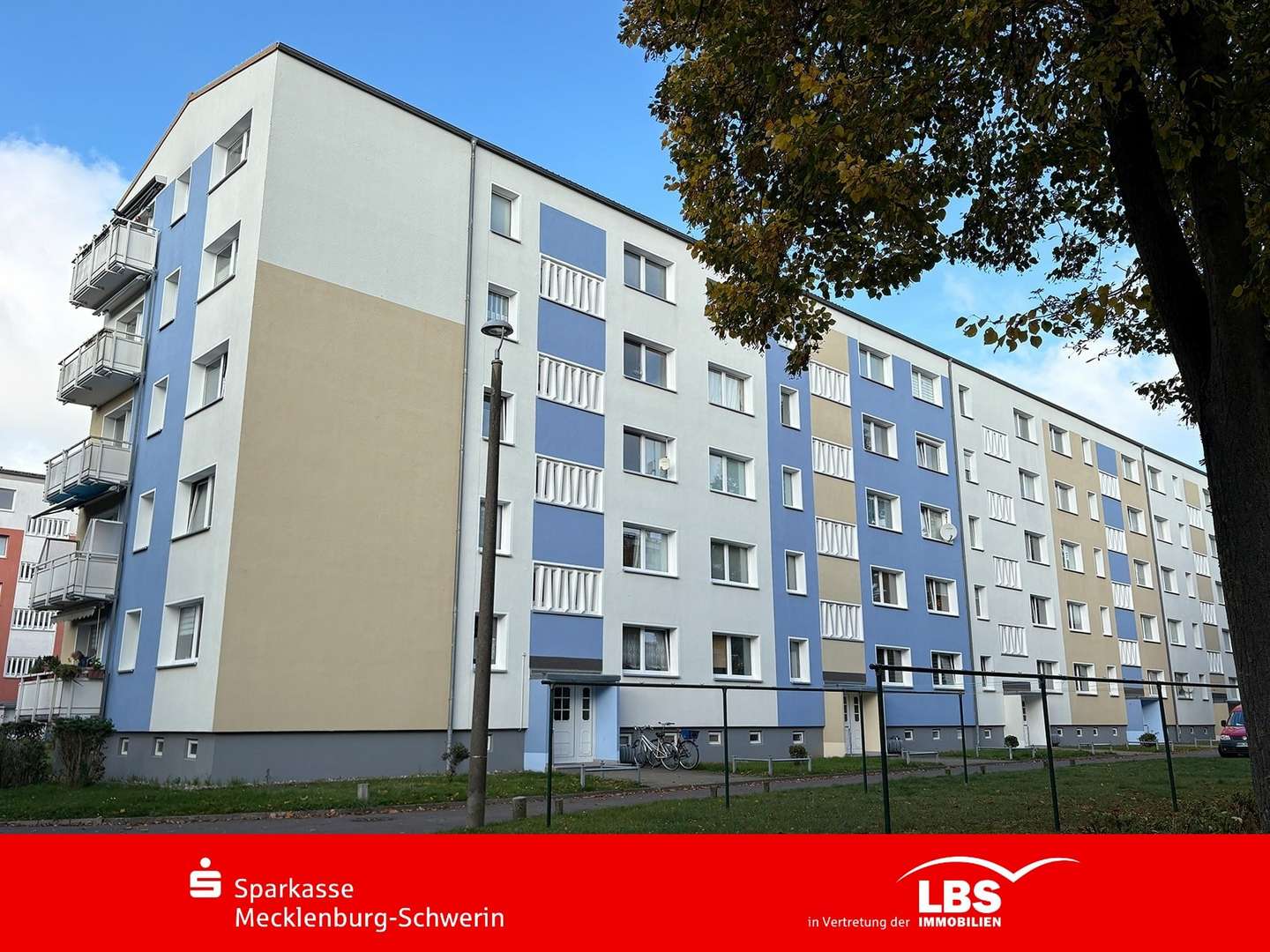 Hausansicht Eingang - Etagenwohnung in 19057 Schwerin mit 98m² kaufen