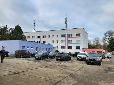 Hinteransicht mit Kantinengebäude Hinteransicht mit Kantinengebäude - Sonstige in 19057 Schwerin mit 5789m² als Kapitalanlage kaufen