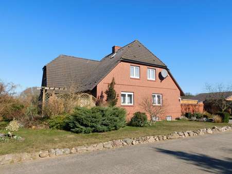 Einfamilienhaus in 19374 Domsühl mit 250m² kaufen