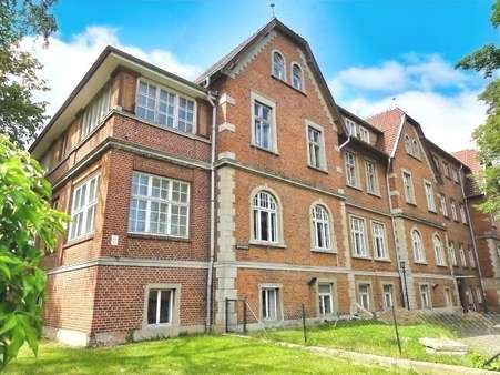 Vor dem historischen Gebäude - Büro in 19055 Schwerin mit 145m² kaufen
