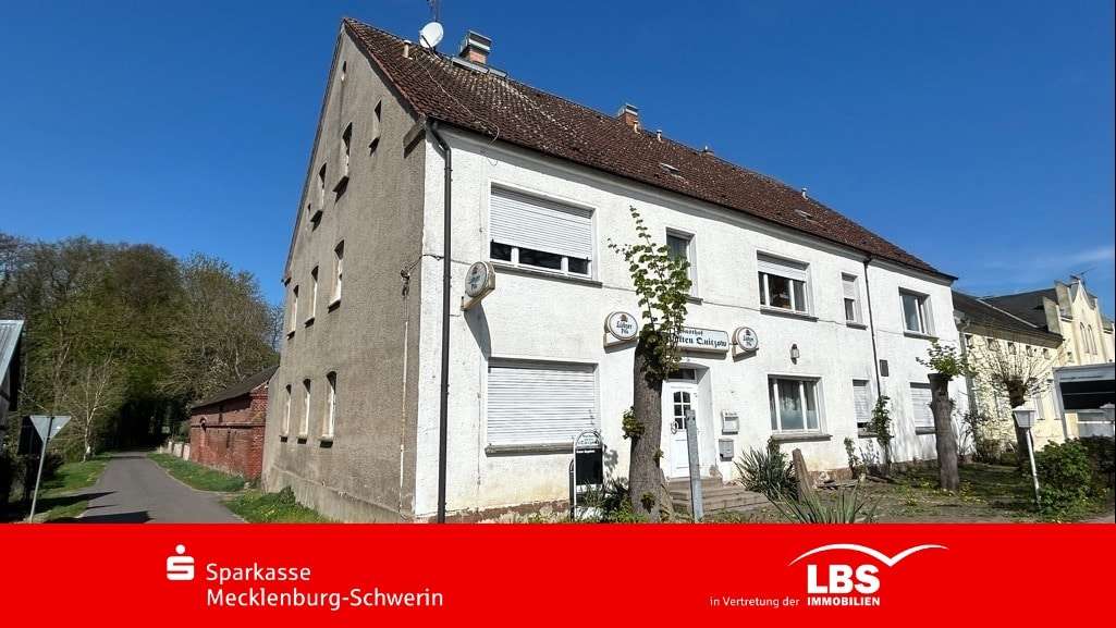 Vorder- + Giebelansicht - Zwangsversteigerung Bürohaus in 19339 Plattenburg mit 800m² kaufen