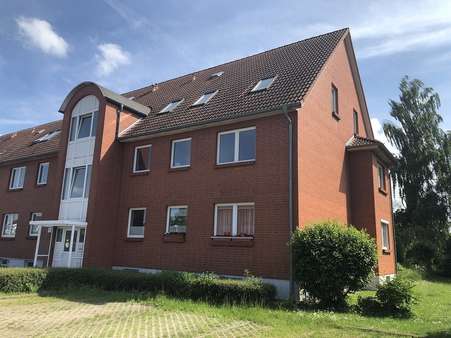 Straßenansicht des Hauses - Etagenwohnung in 19073 Wittenförden mit 76m² kaufen