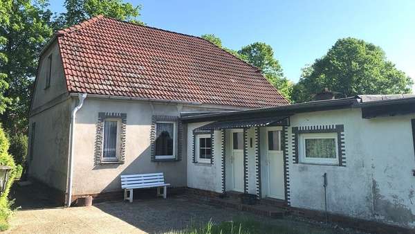 Gartenansicht mit Terrasse Gartenansicht mit Terrasse - Einfamilienhaus in 19061 Schwerin mit 115m² kaufen