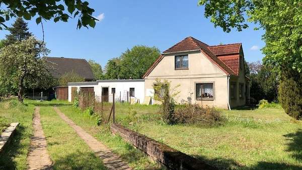 Zufahrt zum Grundstück Zufahrt zum Grundstück - Einfamilienhaus in 19061 Schwerin mit 115m² kaufen