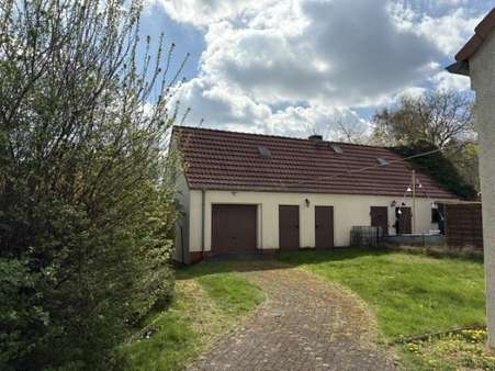 Nebengebäude mit Garage Nebengebäude mit Garage - Doppelhaushälfte in 17194 Vollrathsruhe mit 92m² kaufen