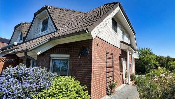Gebäudeansicht 2 - Doppelhaushälfte in 17207 Röbel mit 105m² kaufen