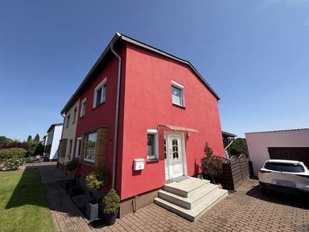 Giebel mit Eingang - Doppelhaushälfte in 17194 Hohen Wangelin mit 100m² kaufen