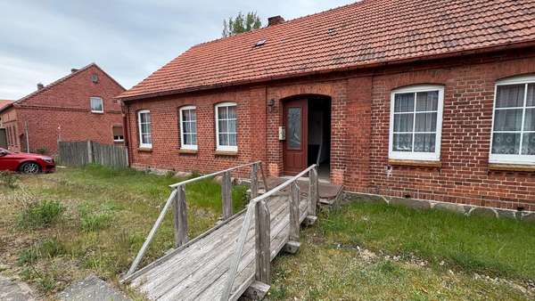 Gebäudeansicht 2 Gebäudeansicht 2 - Einfamilienhaus in 17209 Eldetal mit 122m² kaufen