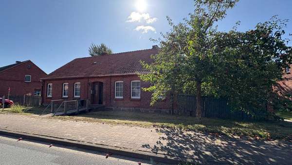 Gebäudeansicht 3 Gebäudeansicht 3 - Einfamilienhaus in 17209 Eldetal mit 122m² kaufen