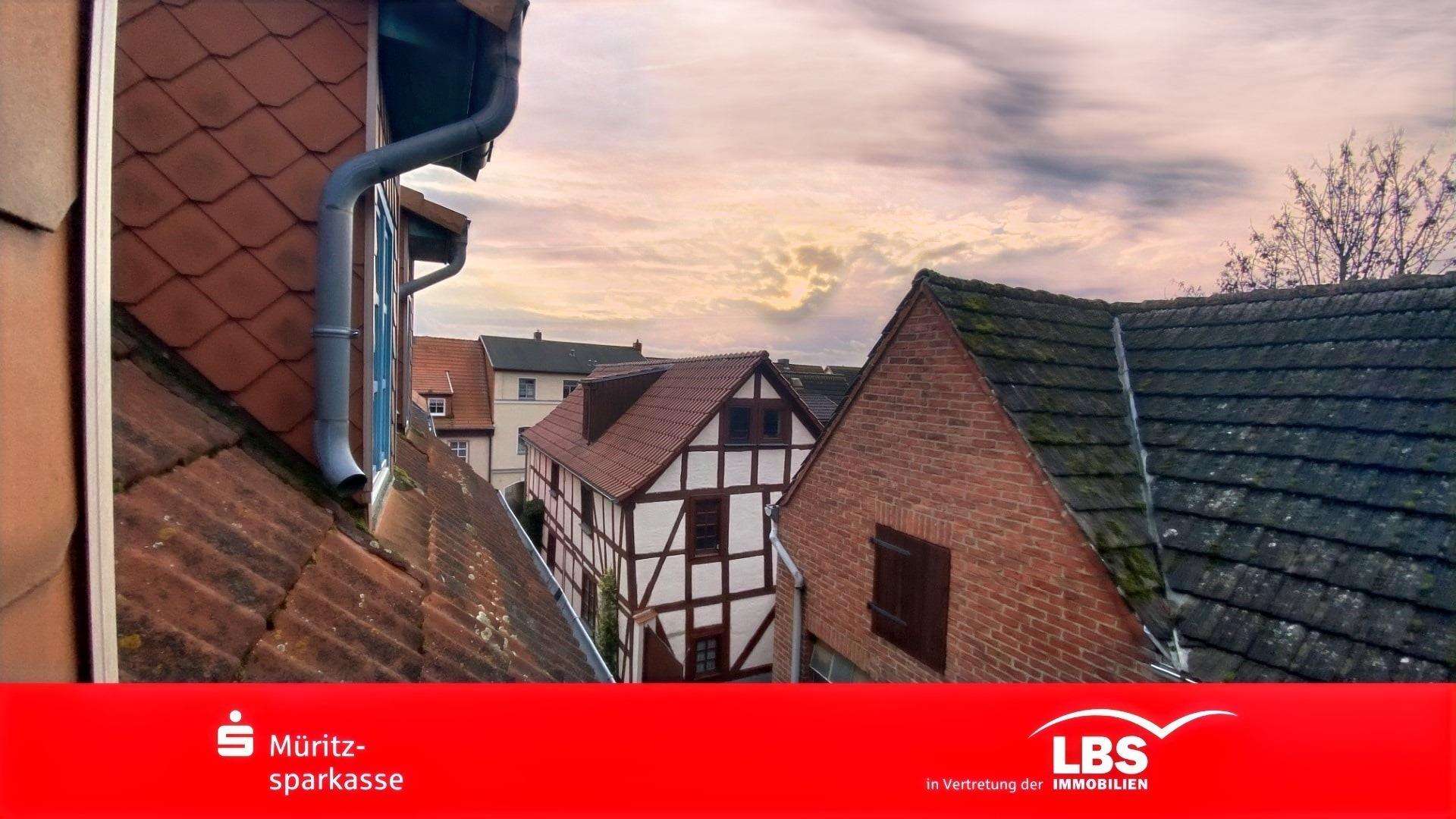 Blick in die Nachbarschaft - Dachgeschosswohnung in 17192 Waren mit 53m² kaufen