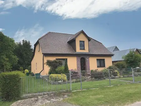 Natur pur - Einfamilienhaus mit parkähnlichem Garten