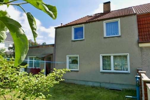 Ansicht vom Garten Ansicht vom Garten - Doppelhaushälfte in 17087 Altentreptow mit 130m² kaufen