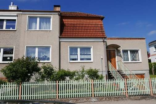Straßenansicht Straßenansicht - Doppelhaushälfte in 17087 Altentreptow mit 130m² kaufen