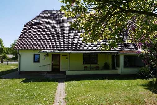 Ansicht vom Grundstück - Doppelhaushälfte in 17089 Gültz mit 164m² kaufen