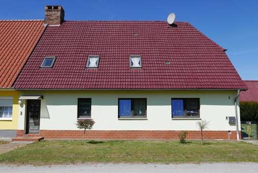 Straßenansicht - Doppelhaushälfte in 17089 Gültz mit 164m² kaufen