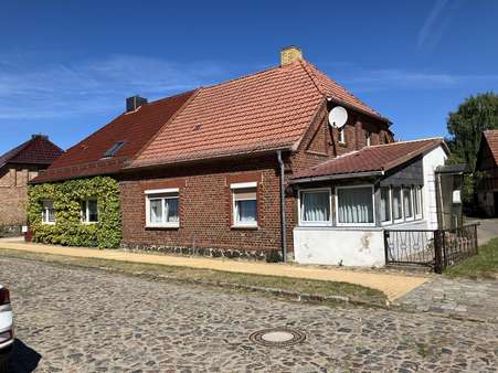 Haus mit Veranda 1+1a - Doppelhaushälfte in 17159 Dargun mit 85m² kaufen