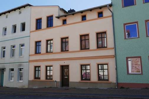 Ansicht von der Straße - Mehrfamilienhaus in 17098 Friedland mit 183m² kaufen