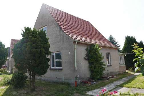 Ansicht von der Straße - Einfamilienhaus in 17153 Stavenhagen mit 84m² kaufen