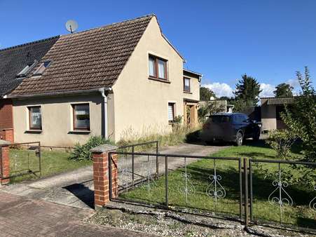 Giebel mit Anbau und Zufahrt - Doppelhaushälfte in 17109 Demmin mit 120m² kaufen