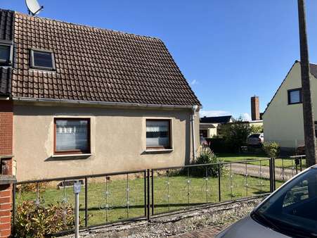 Straßenansicht - Doppelhaushälfte in 17109 Demmin mit 120m² kaufen