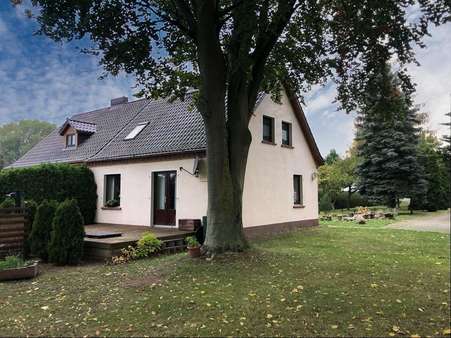 Haus Rückseite mit Terrasse - Doppelhaushälfte in 17109 Demmin mit 70m² kaufen