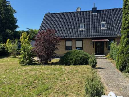 Front Front - Doppelhaushälfte in 17309 Papendorf mit 120m² kaufen