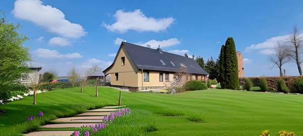 Zuhause? Rasen mit Ki erstellt Zuhause? Rasen mit Ki erstellt - Doppelhaushälfte in 17309 Papendorf mit 120m² kaufen