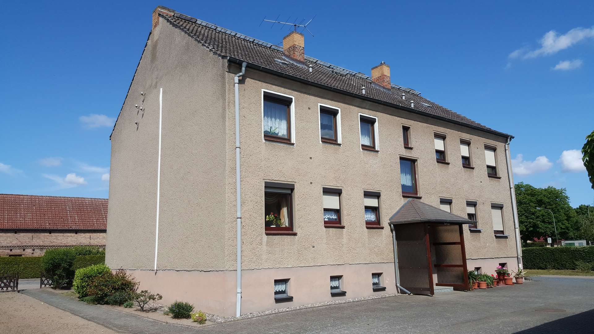 Rückseite / WHG oben links - 3 Fenster Rückseite / WHG oben links - 3 Fenster - Etagenwohnung in 17309 Koblentz mit 54m² kaufen
