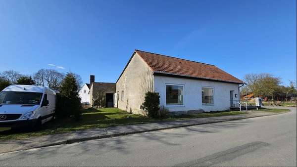straßenseitige Ansicht - Einfamilienhaus in 18516 Süderholz mit 140m² kaufen