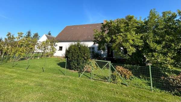 Blick von der Straße - Einfamilienhaus in 18442 Wendorf mit 115m² kaufen