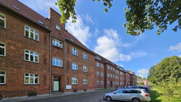 Straße - Dachgeschosswohnung in 18439 Stralsund mit 77m² kaufen