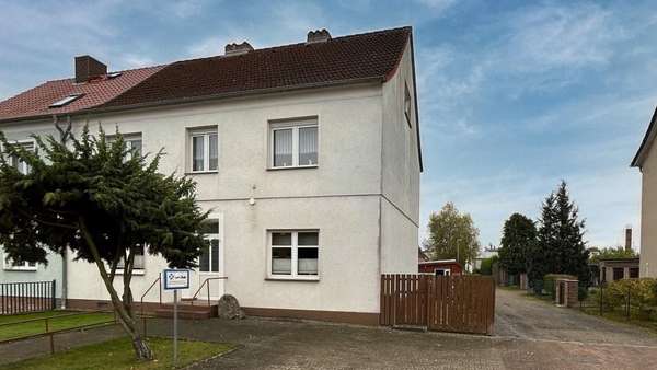 Außenansicht Außenansicht - Zweifamilienhaus in 17398 Ducherow mit 180m² kaufen