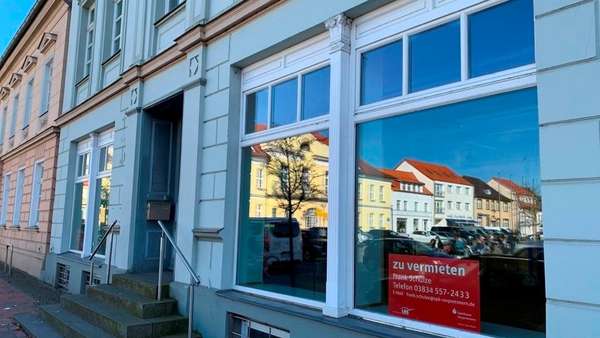 Schaufenster - Ladenlokal in 18311 Ribnitz-Damgarten mit 208m² mieten