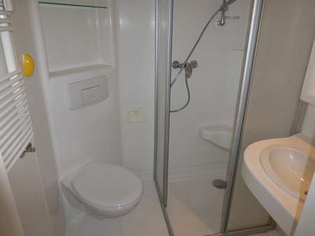 Bad mit Dusche - Etagenwohnung in 17489 Greifswald mit 27m² mieten
