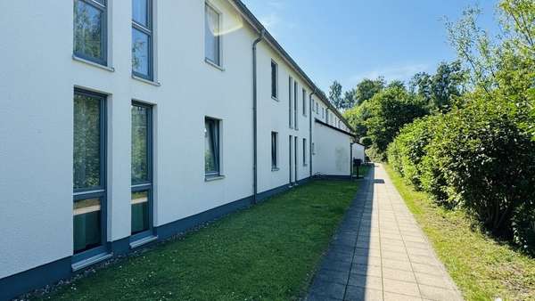 Hausansicht Hausansicht - Erdgeschosswohnung in 18609 Ostseebad Binz mit 84m² kaufen