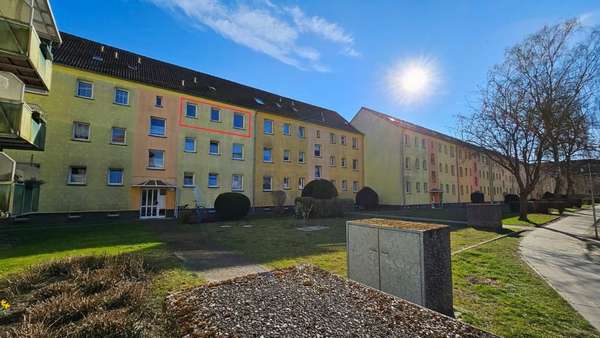 straßenseitige Ansicht - Etagenwohnung in 18439 Stralsund mit 59m² kaufen