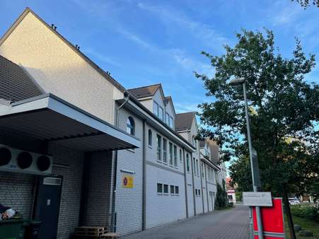 Wohn-Geschäftshaus - Südostansicht - Dachgeschosswohnung in 17489 Greifswald mit 33m² mieten
