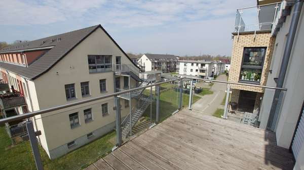 Blick ins Wohngebiet - Etagenwohnung in 18439 Stralsund mit 121m² kaufen