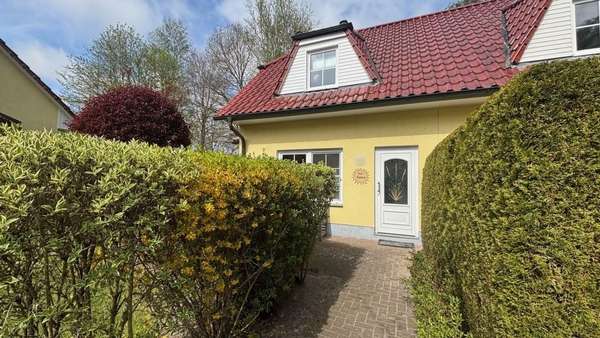 Hauseingang - Doppelhaushälfte in 18374 Zingst mit 67m² kaufen