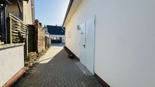 Hausansicht - Büro in 18528 Bergen mit 175m² kaufen
