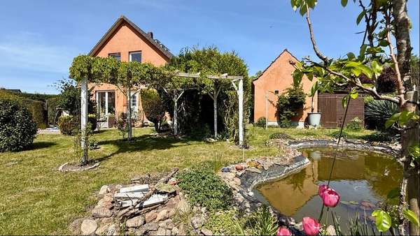 gartenseitige Ansicht - Einfamilienhaus in 18528 Bergen mit 107m² kaufen