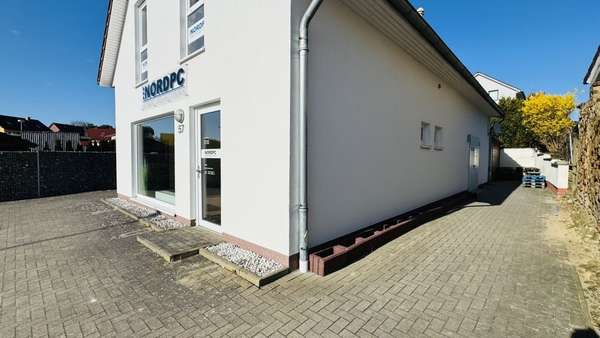 Hausansicht - Einfamilienhaus in 18528 Bergen mit 175m² kaufen