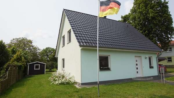 straßenseitige Ansicht - Einfamilienhaus in 18445 Klausdorf mit 104m² kaufen