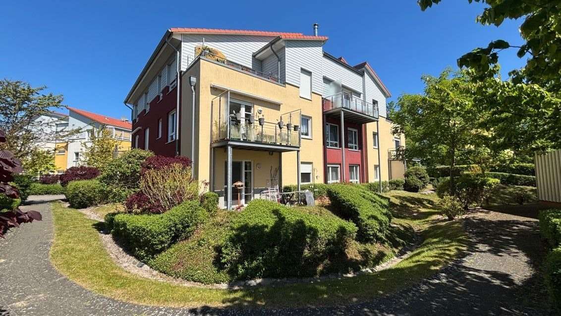 Hausansicht - Etagenwohnung in 18374 Zingst mit 72m² kaufen