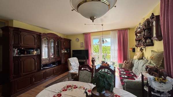 Wohnzimmer - Etagenwohnung in 18374 Zingst mit 72m² kaufen