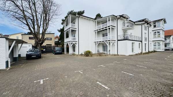 Parkplatz - Etagenwohnung in 18609 Ostseebad Binz mit 73m² kaufen