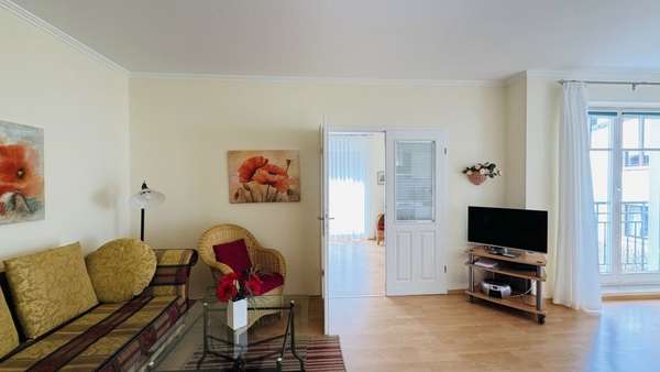 Wohnzimmer - Etagenwohnung in 18609 Ostseebad Binz mit 73m² kaufen
