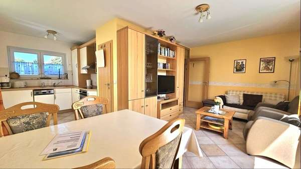 Wohnzimmer mit Küche Wohnzimmer mit Küche - Reihenendhaus in 18374 Zingst mit 57m² kaufen